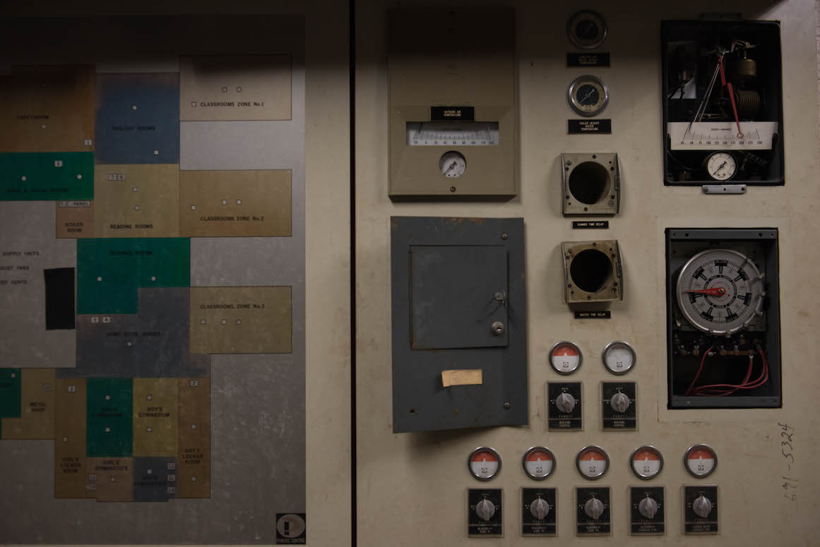 Zoned rooms and antiquated ventilation makes installing a school-wide air conditioning system more difficult than in a newer building. Some internal rooms have portable air conditioners, but these setups often malfunction.