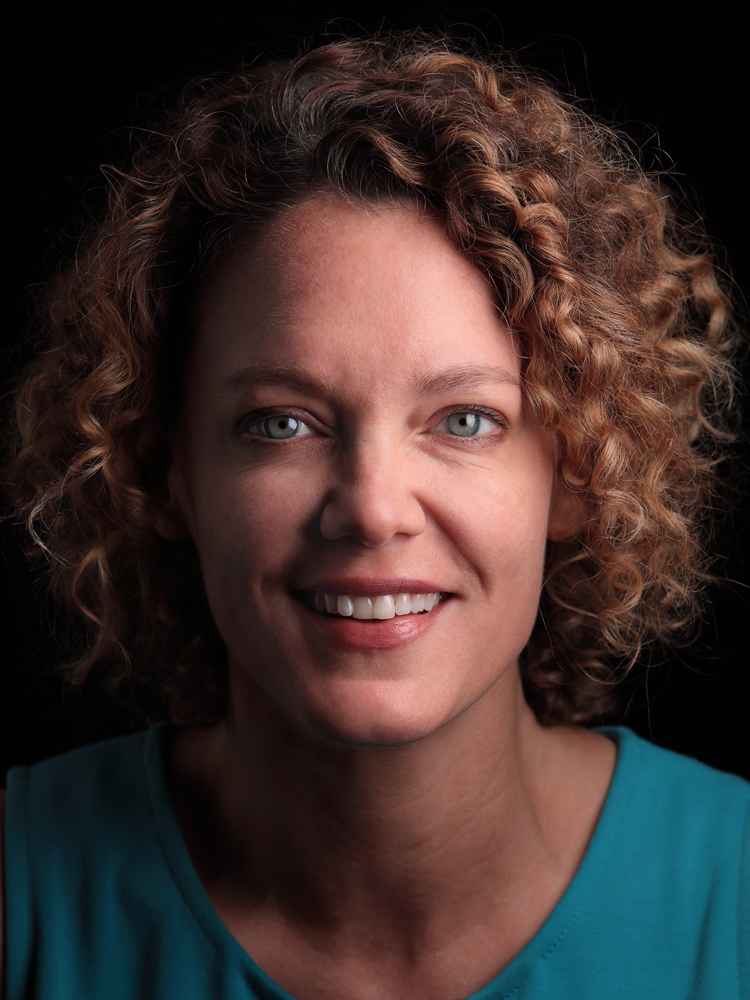 Head shot of Michelle Roberts