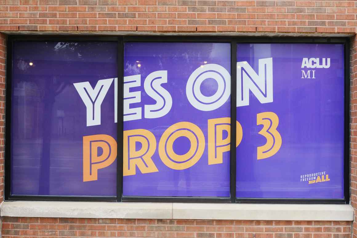 window wrap says yes on Prop 3